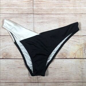 NWOT Victoria's Secret Black and White Bikini Bottom